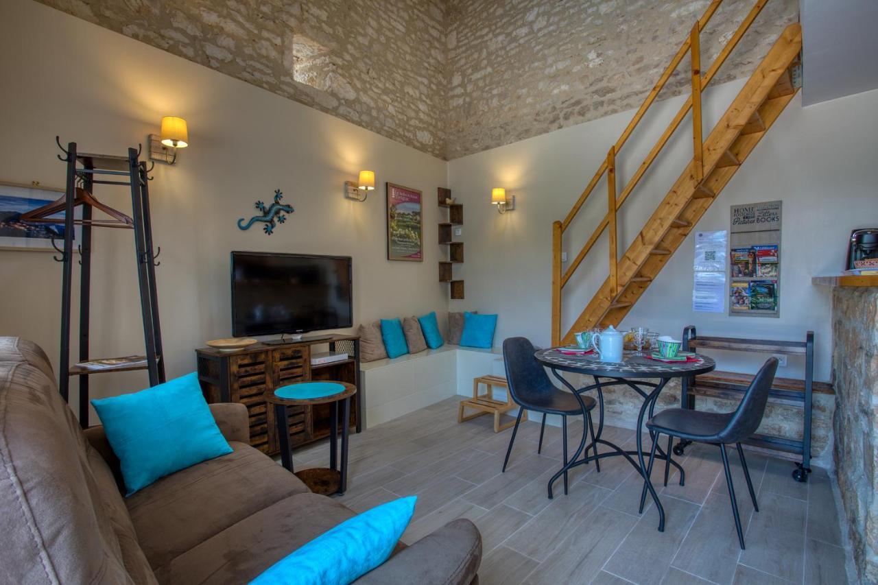 Domaine Des Pierres Blanches - Gite La Salamandre Villa Carlux Exterior foto